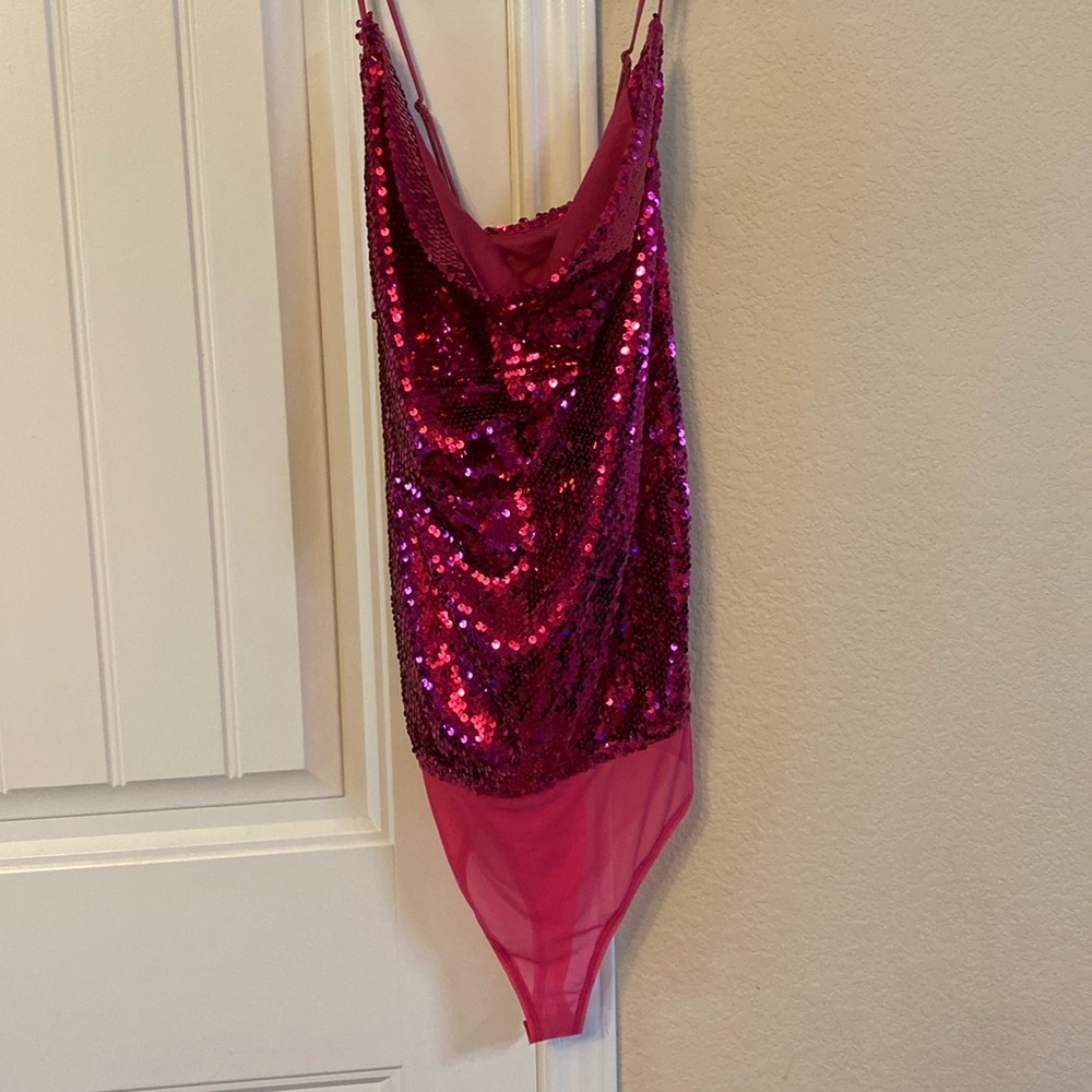 NWT- HOT PINK SEQUIN COWL NECK BODYSUIT SIZE M💕 - Picture 2 of 7